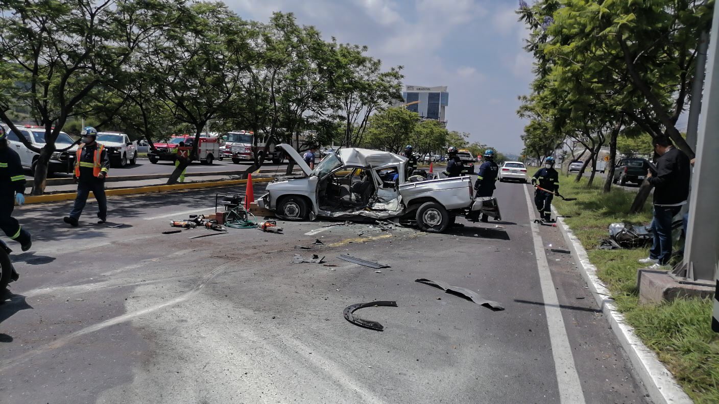 Fuerte accidente en Paseo de la República deja cinco personas lesionadas