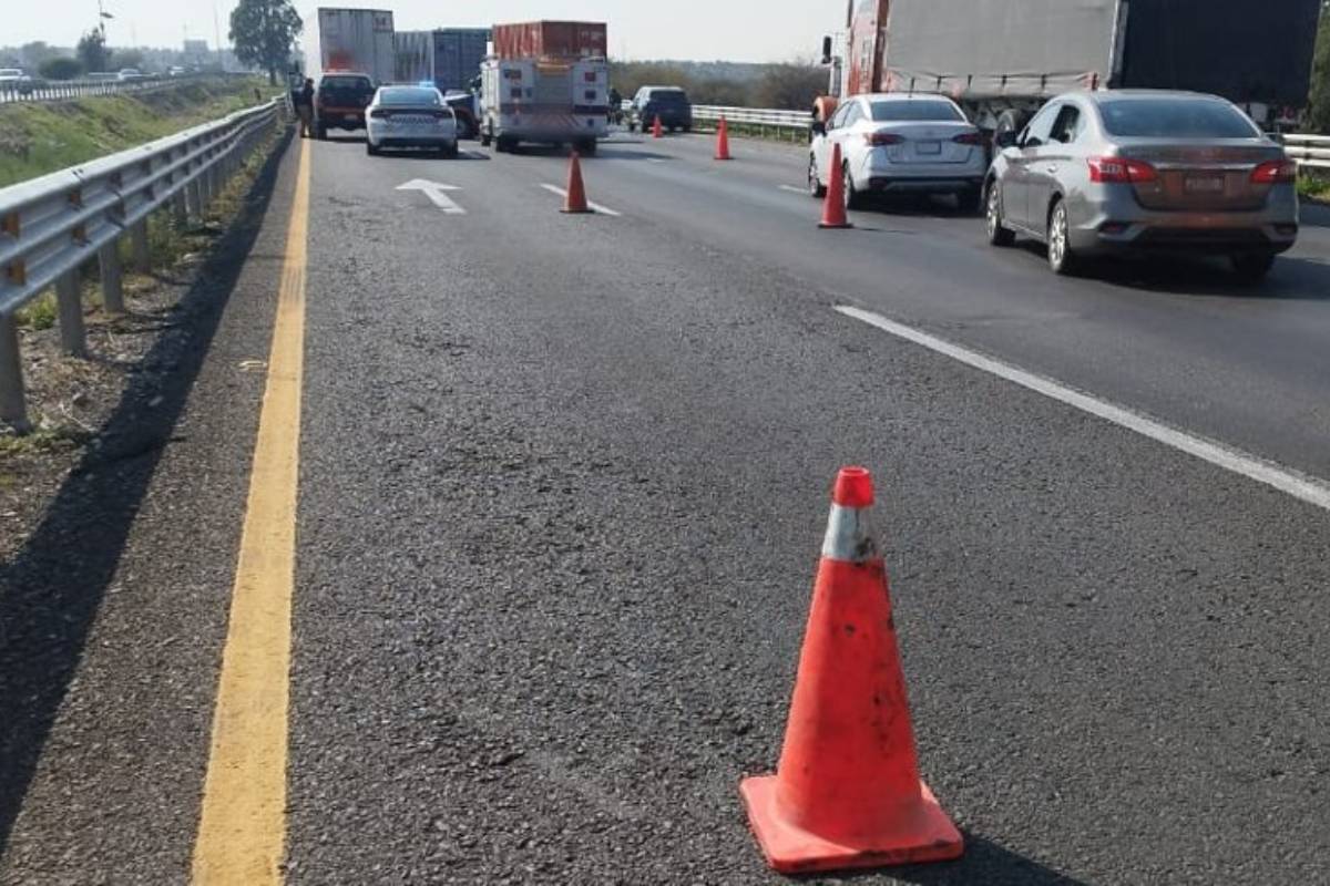 Se colapsa la carretera 57 en Querétaro por carambola