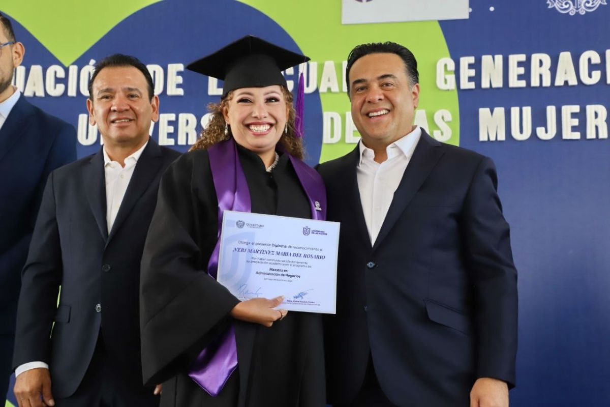 Se gradúa la cuarta generación en la Universidad de las Mujeres