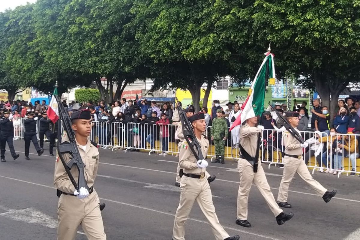 Desfile por el Aniversario de la Revolución Mexicana en Querétaro ...