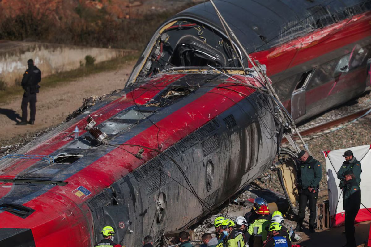 Descarrilamiento de tren en Adamuz deja 39 muertos y decenas de heridos