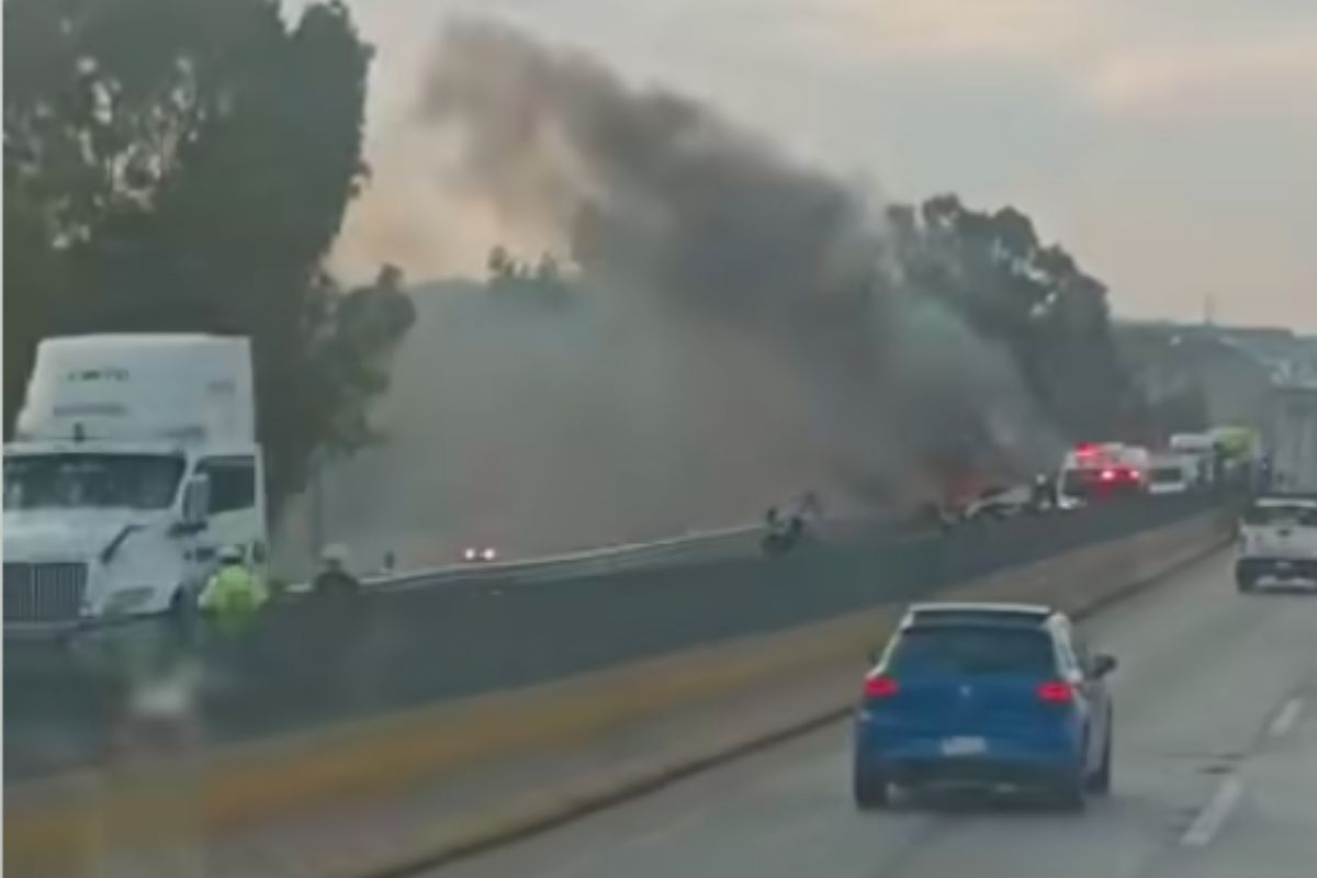 Incendio de tractocamión cierra circulación en Libramiento Noreste de ...