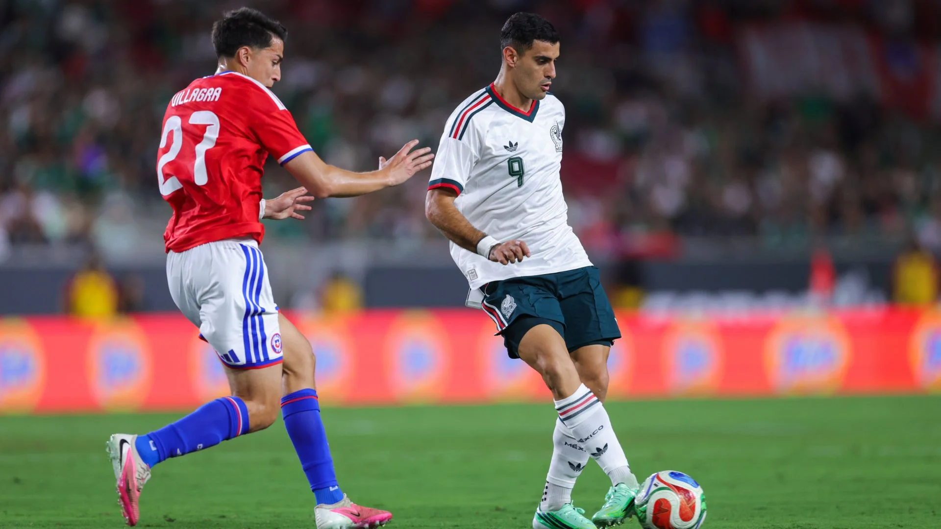 Pebetero México cae 2-0 ante Chile en noche de homenaje a Guillermo Ochoa